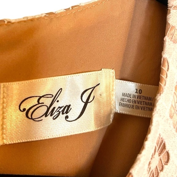 Eliza J White Lace Bell Sleeve Dress- Bridal Shower Dress- Size 10 - Picture 13 of 16